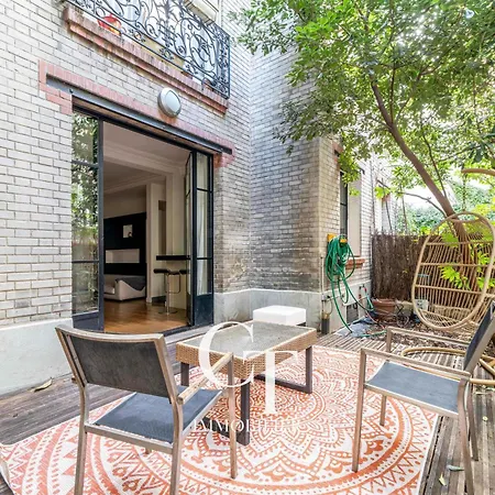 Daire Luxury Jungle Loft With Private Garden, Jacuzzi & Hammam Paris