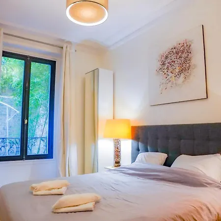 Daire Luxury Jungle Loft With Private Garden, Jacuzzi & Hammam Paris