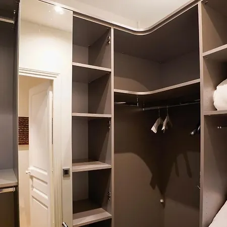 Daire Luxury Jungle Loft With Private Garden, Jacuzzi & Hammam Paris