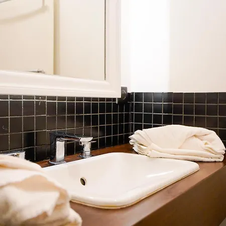 Daire Luxury Jungle Loft With Private Garden, Jacuzzi & Hammam